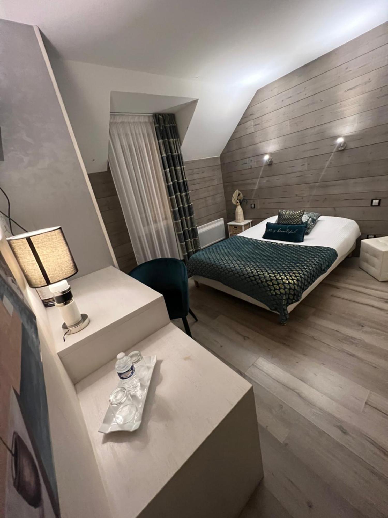 La Glycine Hotel, Spa Et Bien-Etre 베누빌 외부 사진