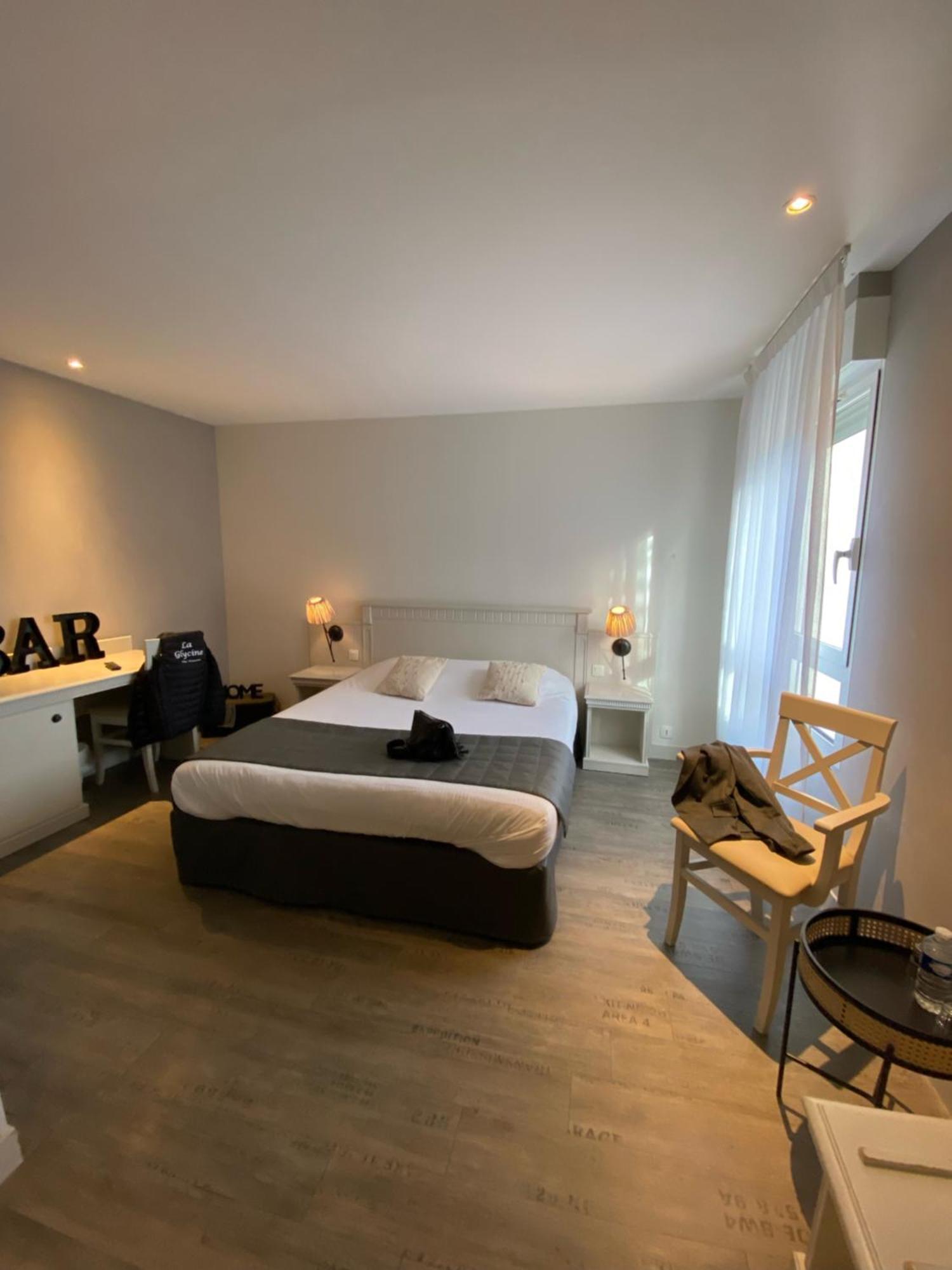 La Glycine Hotel, Spa Et Bien-Etre 베누빌 외부 사진