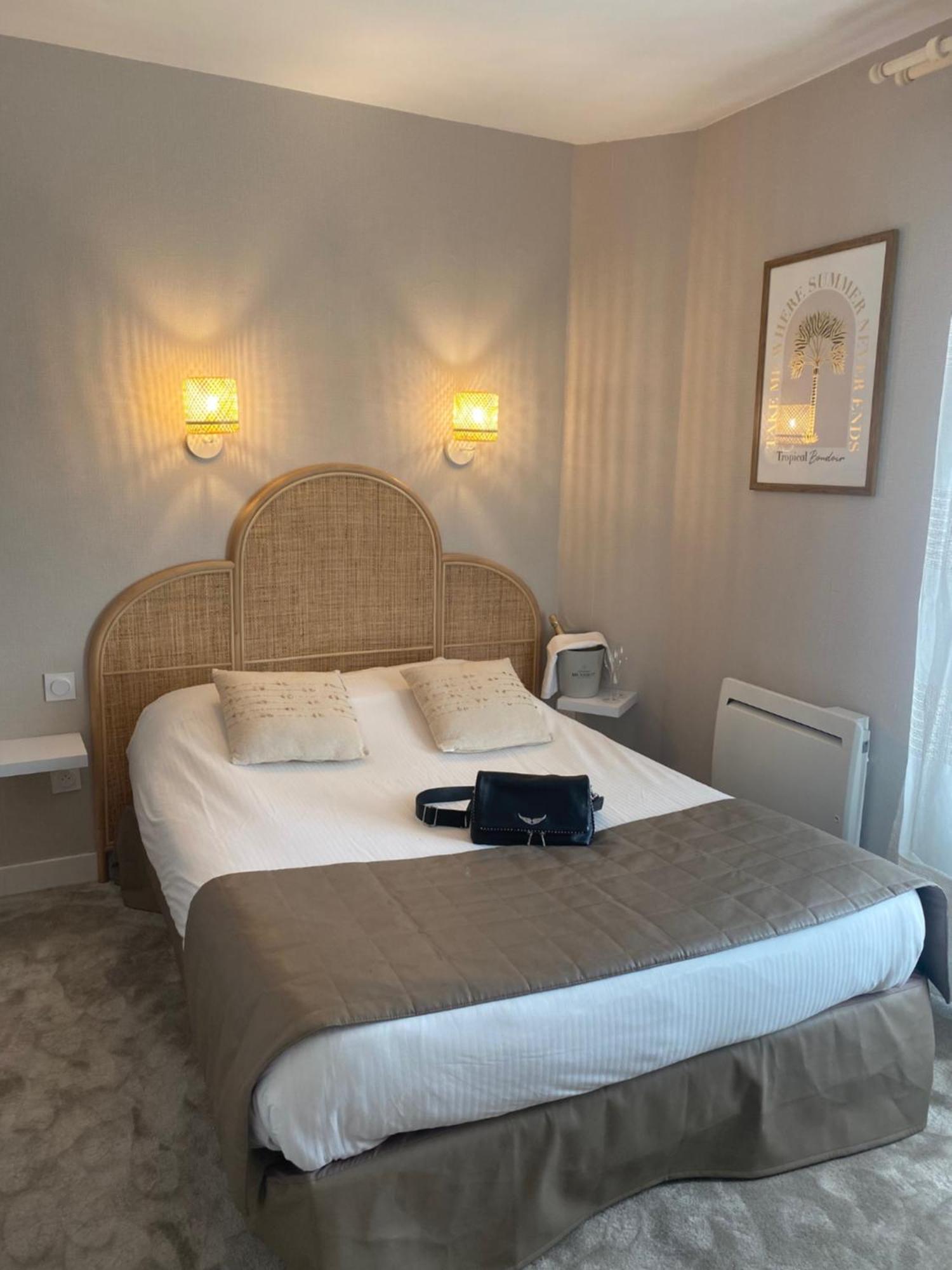 La Glycine Hotel, Spa Et Bien-Etre 베누빌 외부 사진