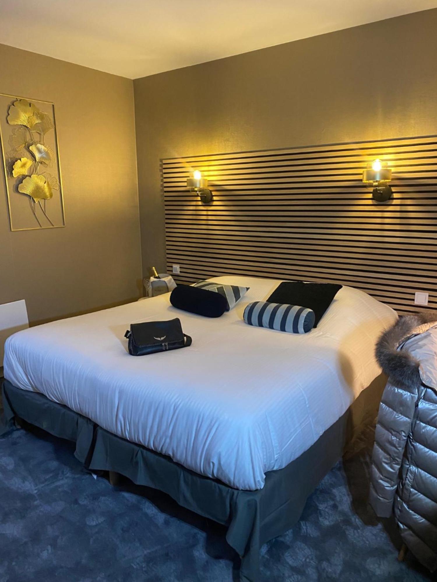 La Glycine Hotel, Spa Et Bien-Etre 베누빌 외부 사진